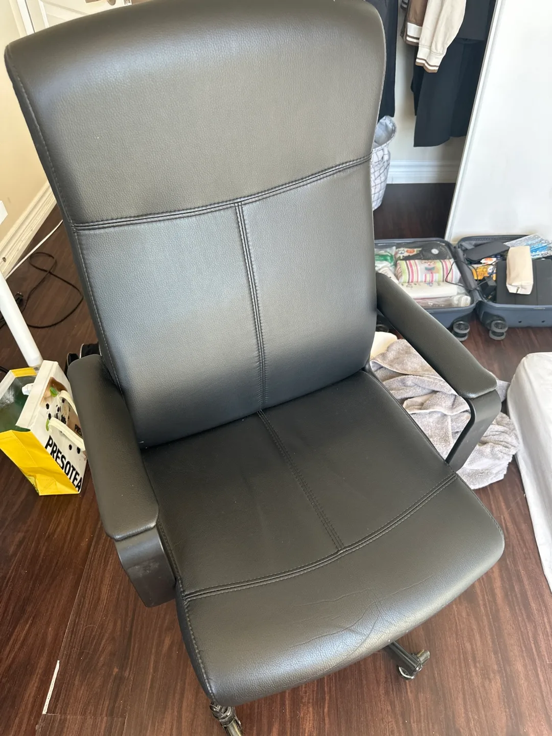 ‼️ MUST GO NOW - Black Leather Office Chair thumbnail