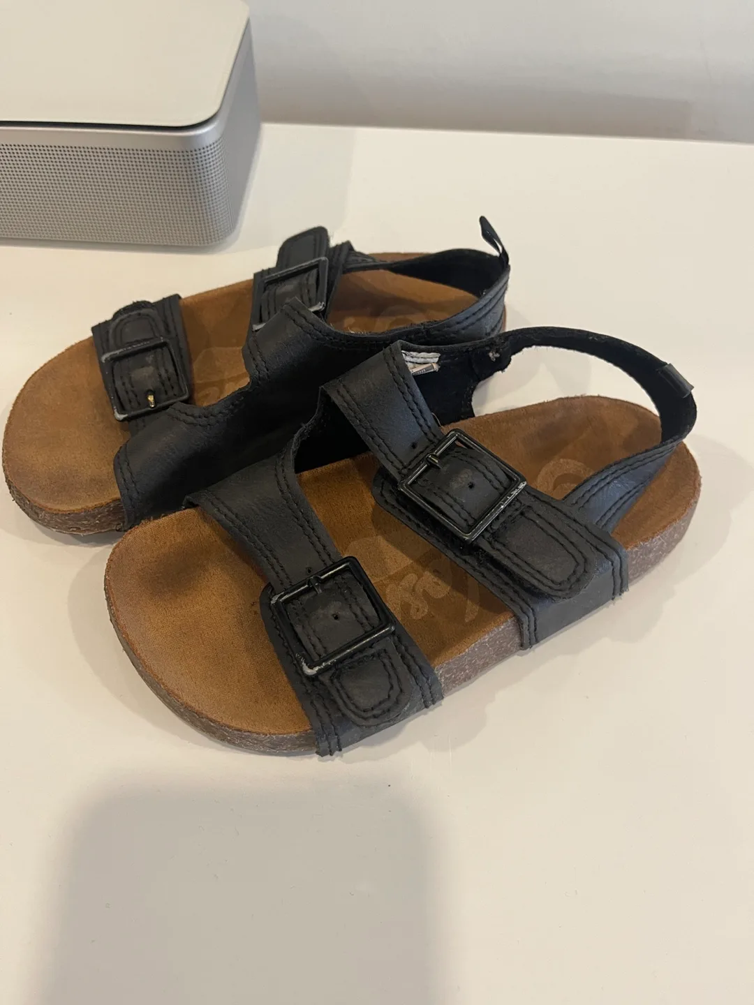 Bits size 10 Oshkosh leather Velcro Sandals thumbnail
