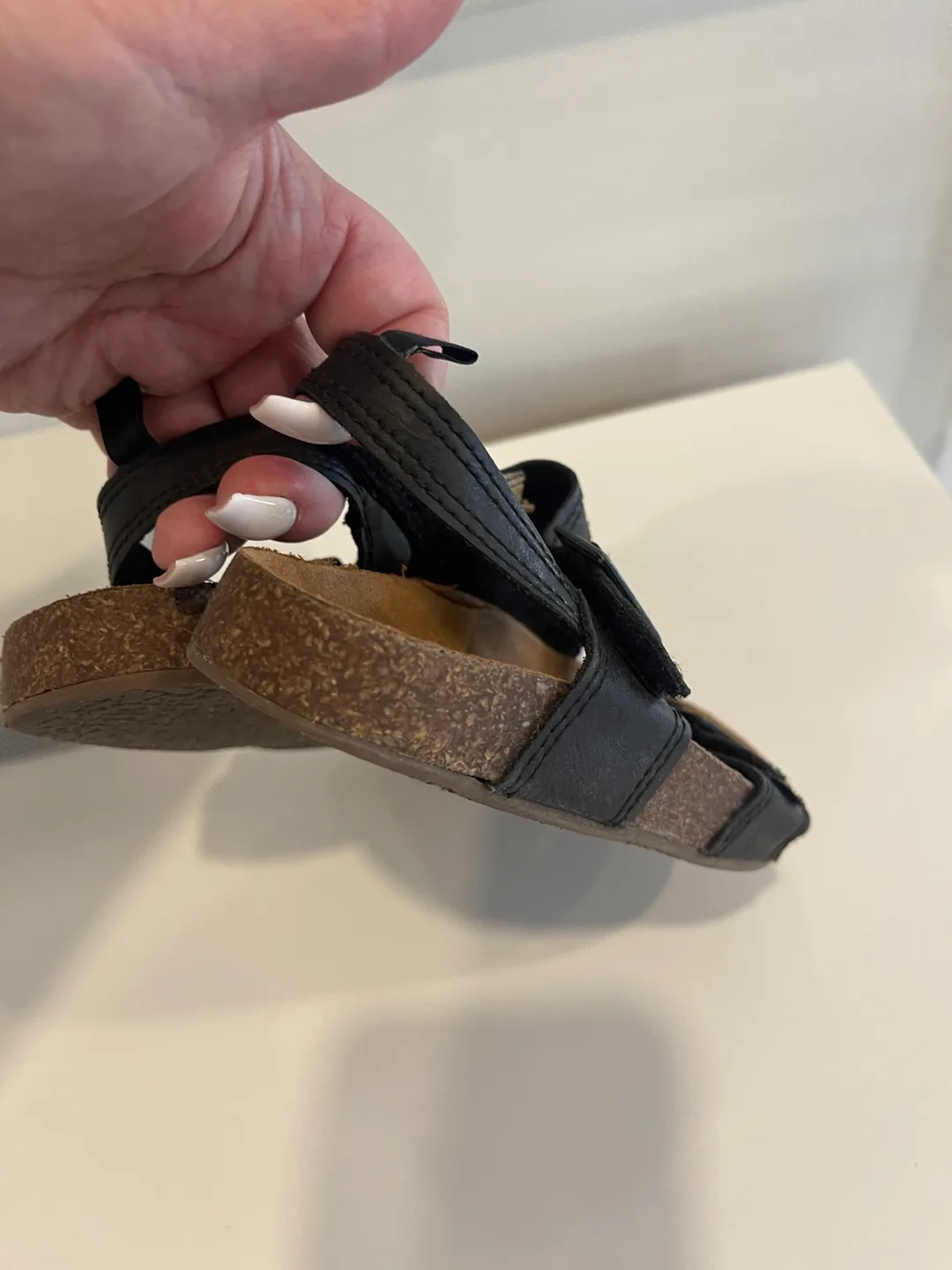 Bits size 10 Oshkosh leather Velcro Sandals image indicator(3)