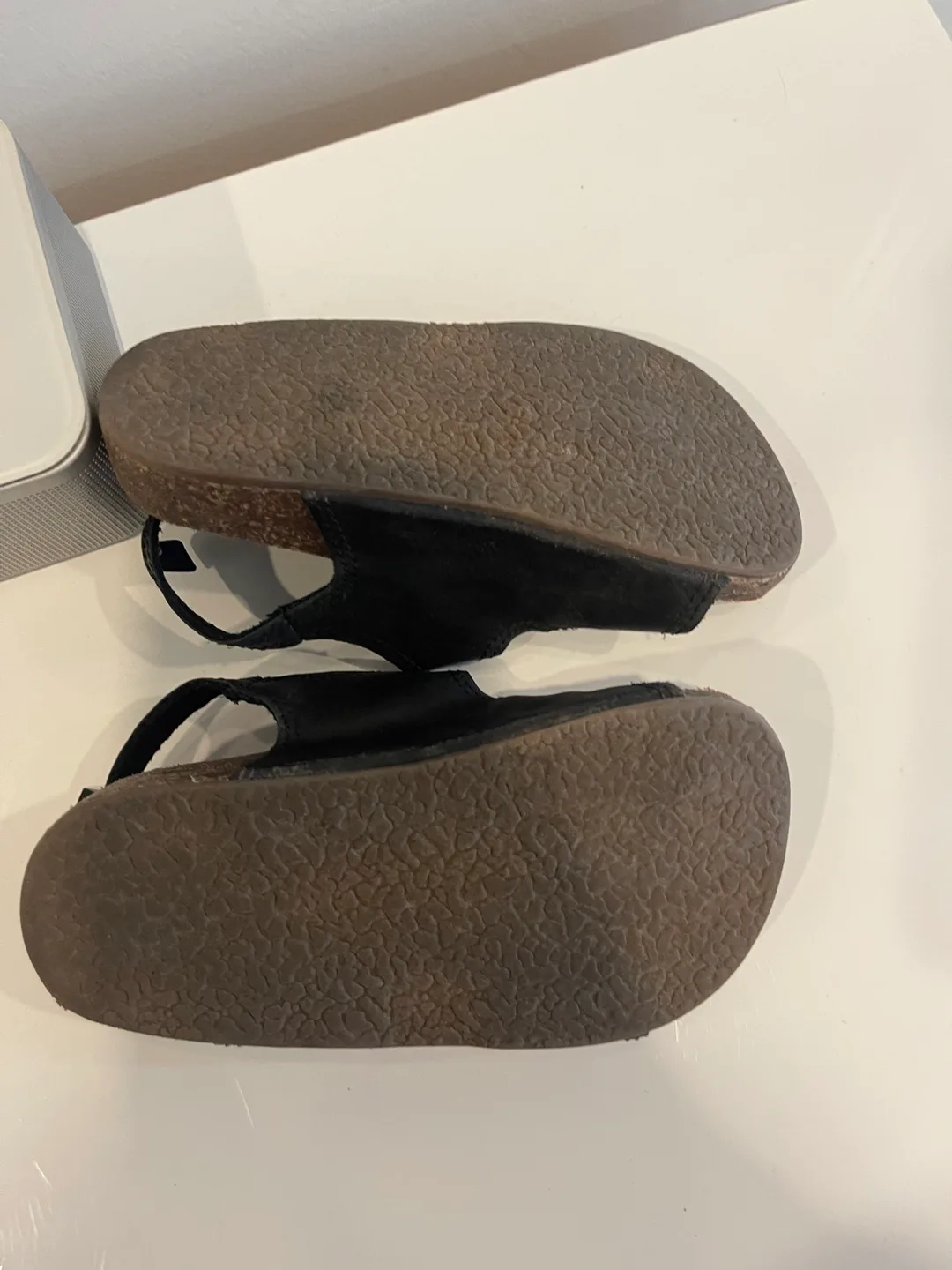 Bits size 10 Oshkosh leather Velcro Sandals image indicator(4)