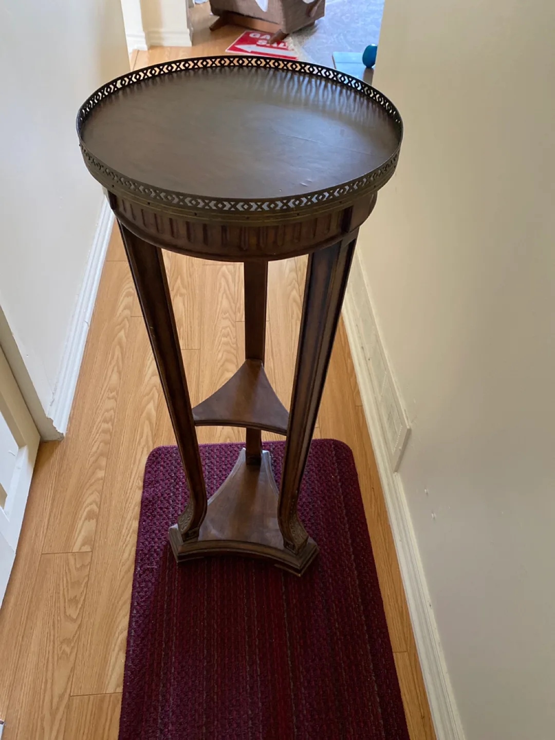 Elegant Wooden Pedestal Plant Stand image indicator(3)