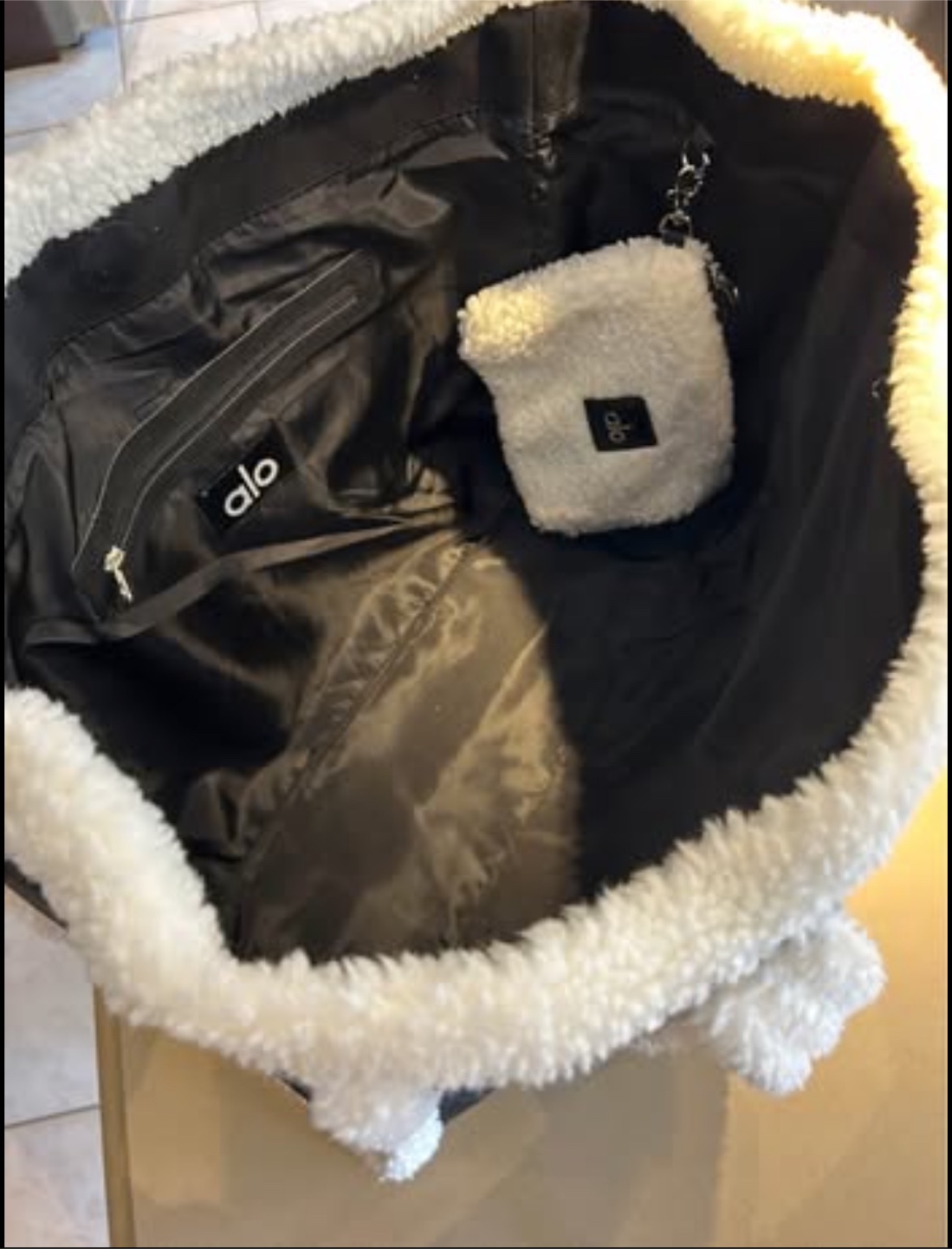 Alo Yoga Shearling Tote Bag - photo 2