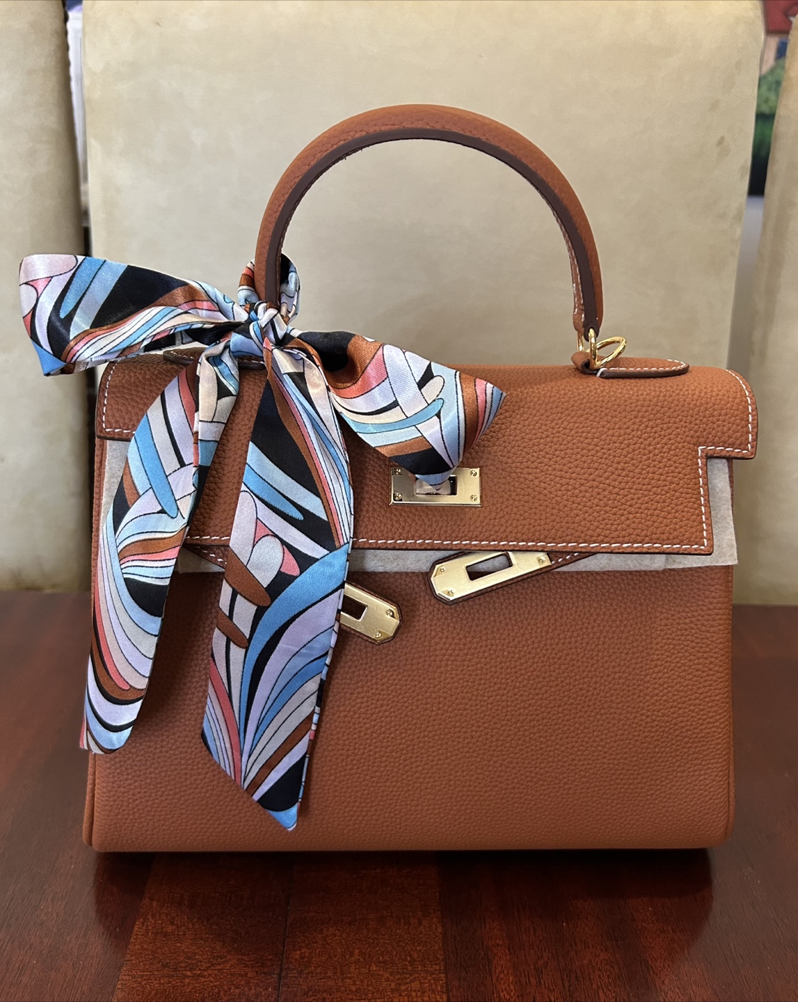 Brown Leather Kelly silhouette style bag