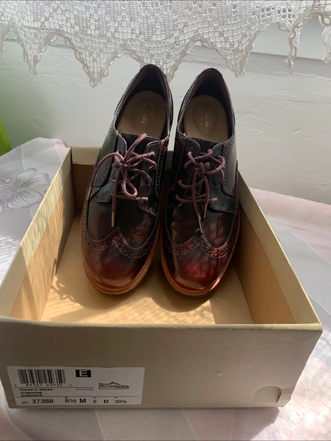 Clarks Women's Burgundy Leather Brogue Oxfords Size 8 1/2 thumbnail