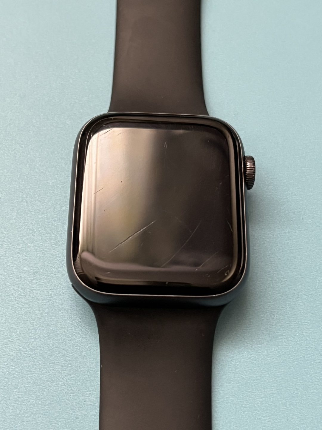 Apple Watch Series 4 - 44mm - Space Black - Scratched Screen - photo 3