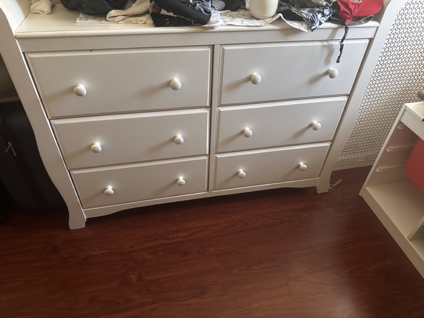 White Wooden 6-Drawer Dresser - photo 2