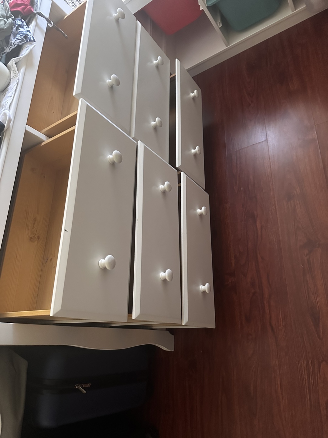 White Wooden 6-Drawer Dresser