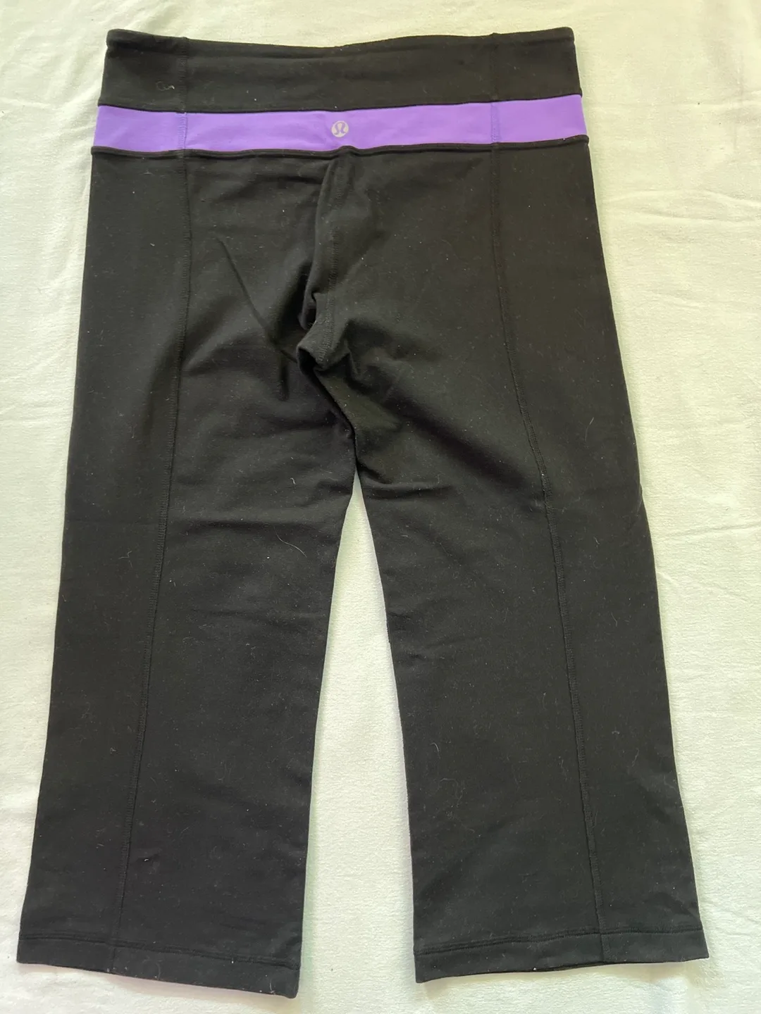 🍒 Reversible Lululemon Black Cropped Yoga Pants image indicator(2)