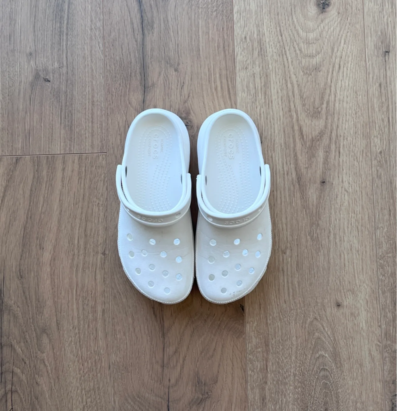 Crocs White Classic Clogs thumbnail