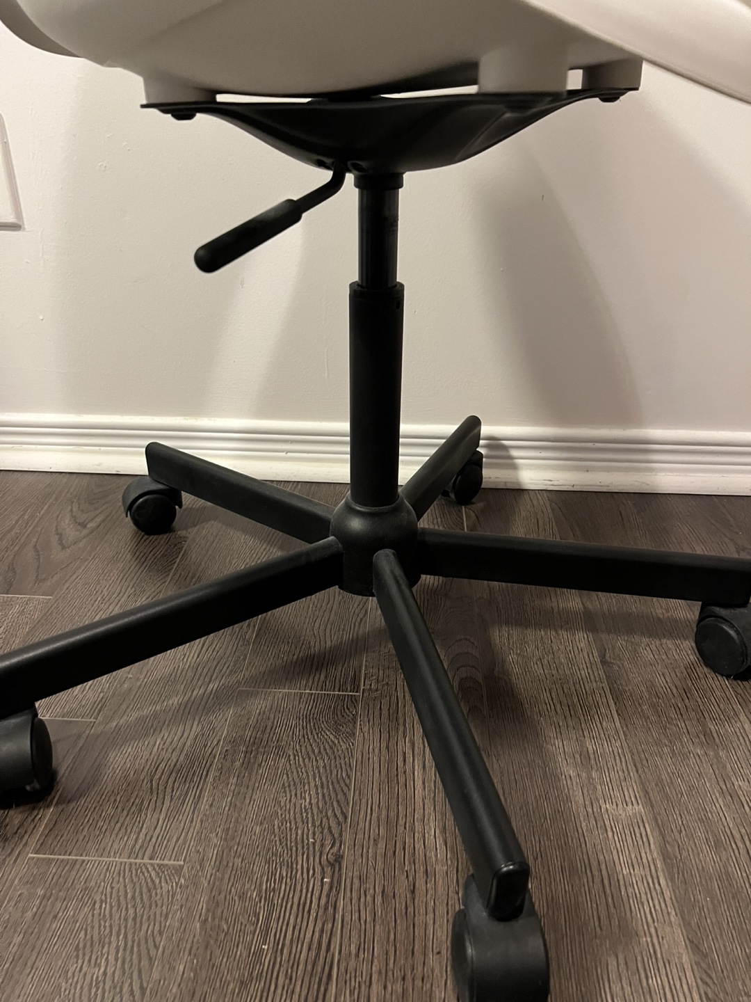 IKEA LOBERGET/MALSKAR Swivel Chair - White/Black - photo 4