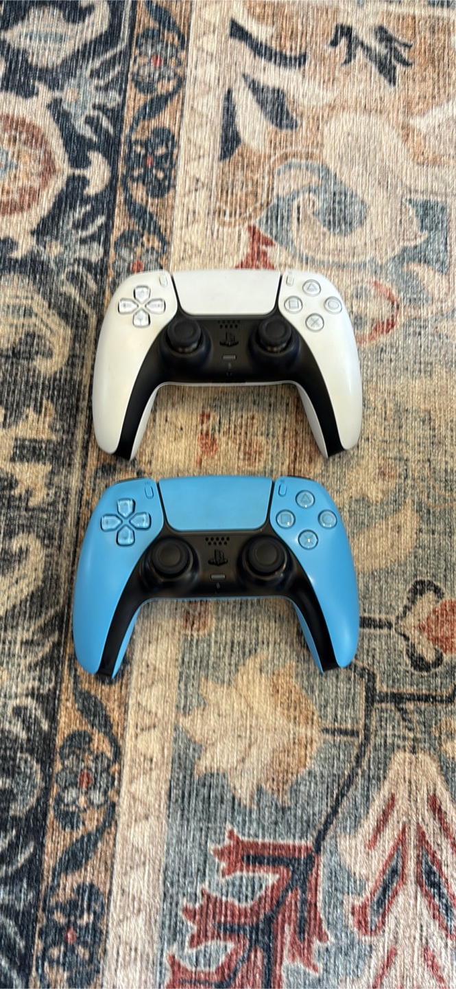 PlayStation 5 w/ 2 DualSense Controllers - White & Light Blue - photo 2