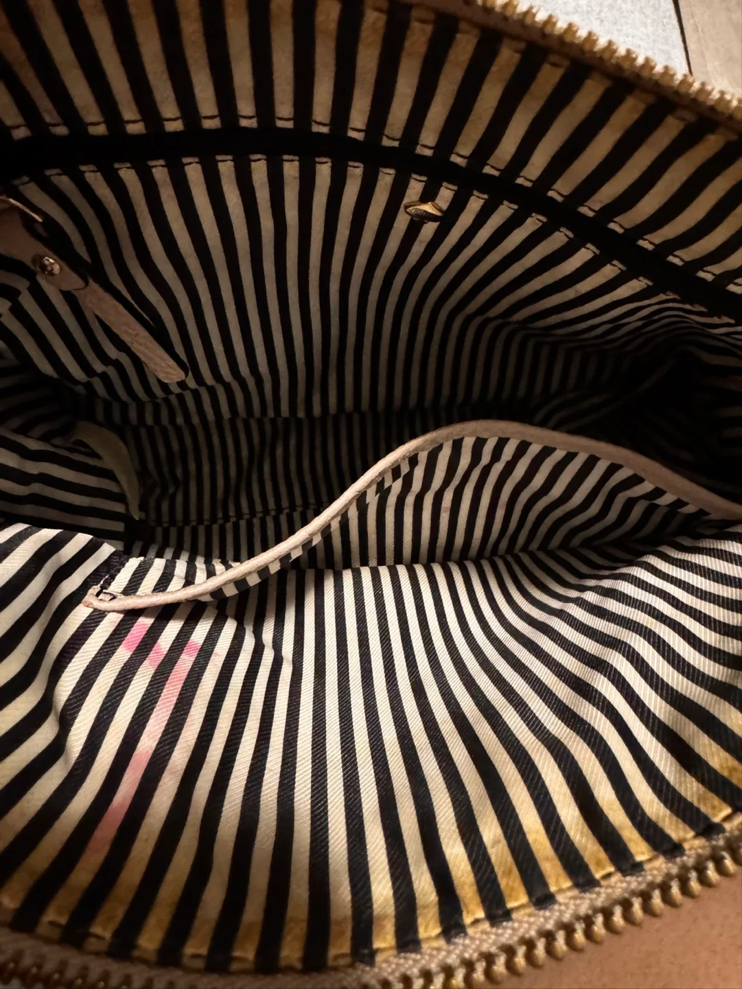 Kate Spade New York Light Beige Leather Crossbody Bag image indicator(7)