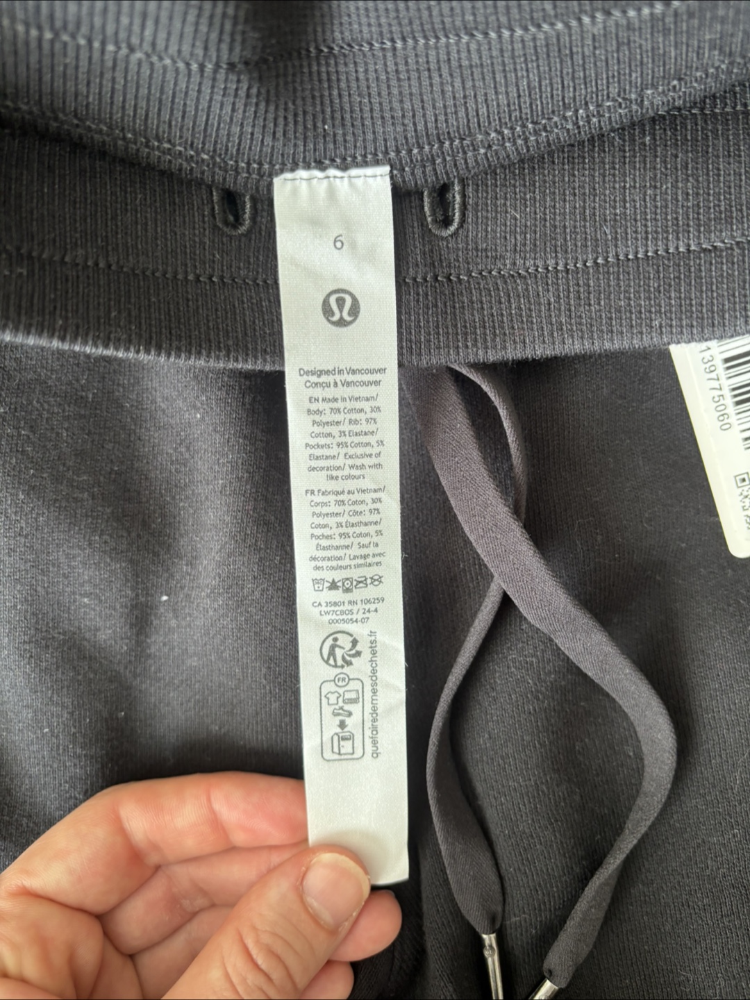 Lululemon Scuba High-Rise Short 5" - Size 6 - Black - photo 4