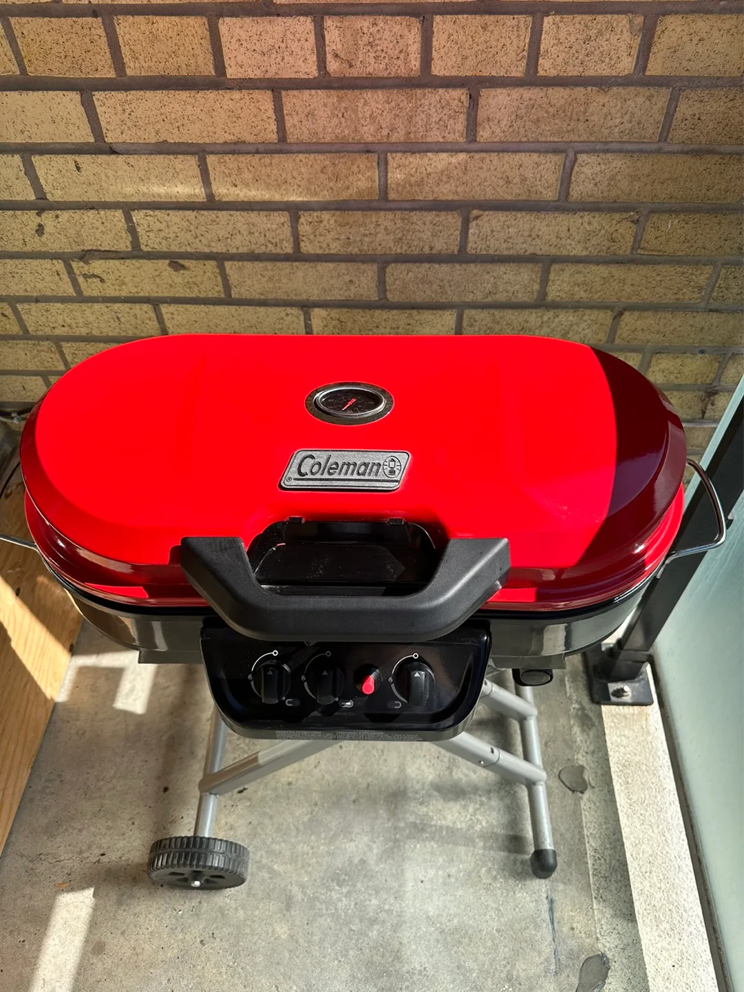 Coleman Roadtrip Portable Stand-Up Propane Grill thumbnail