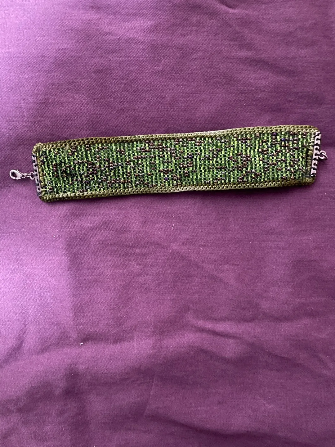 Beaded Green Bracelet with Metal Clasp image indicator(2)