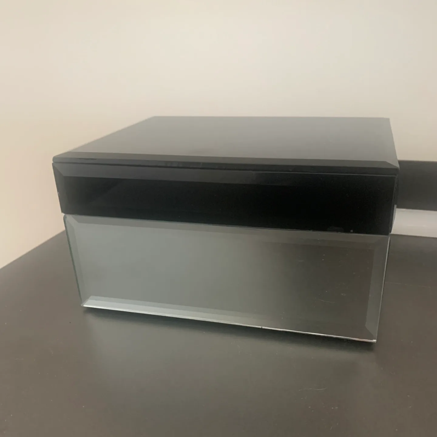 Black Mirrored Jewellery Box with Velvet Interior image indicator(5)