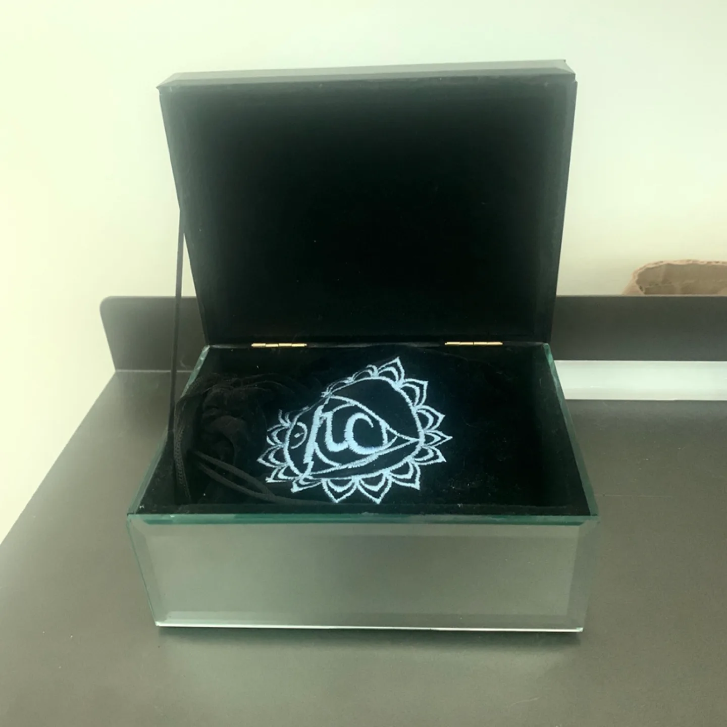 Black Mirrored Jewellery Box with Velvet Interior image indicator(3)