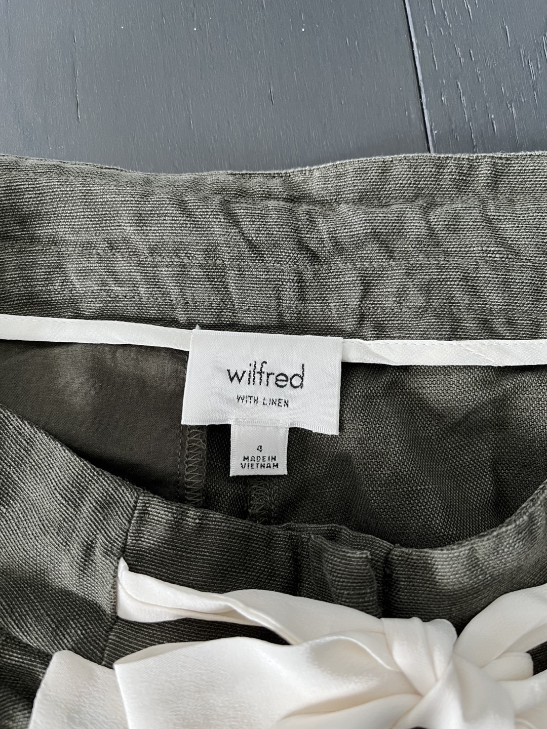 Wilfred Olive Green Linen Shorts - photo 3