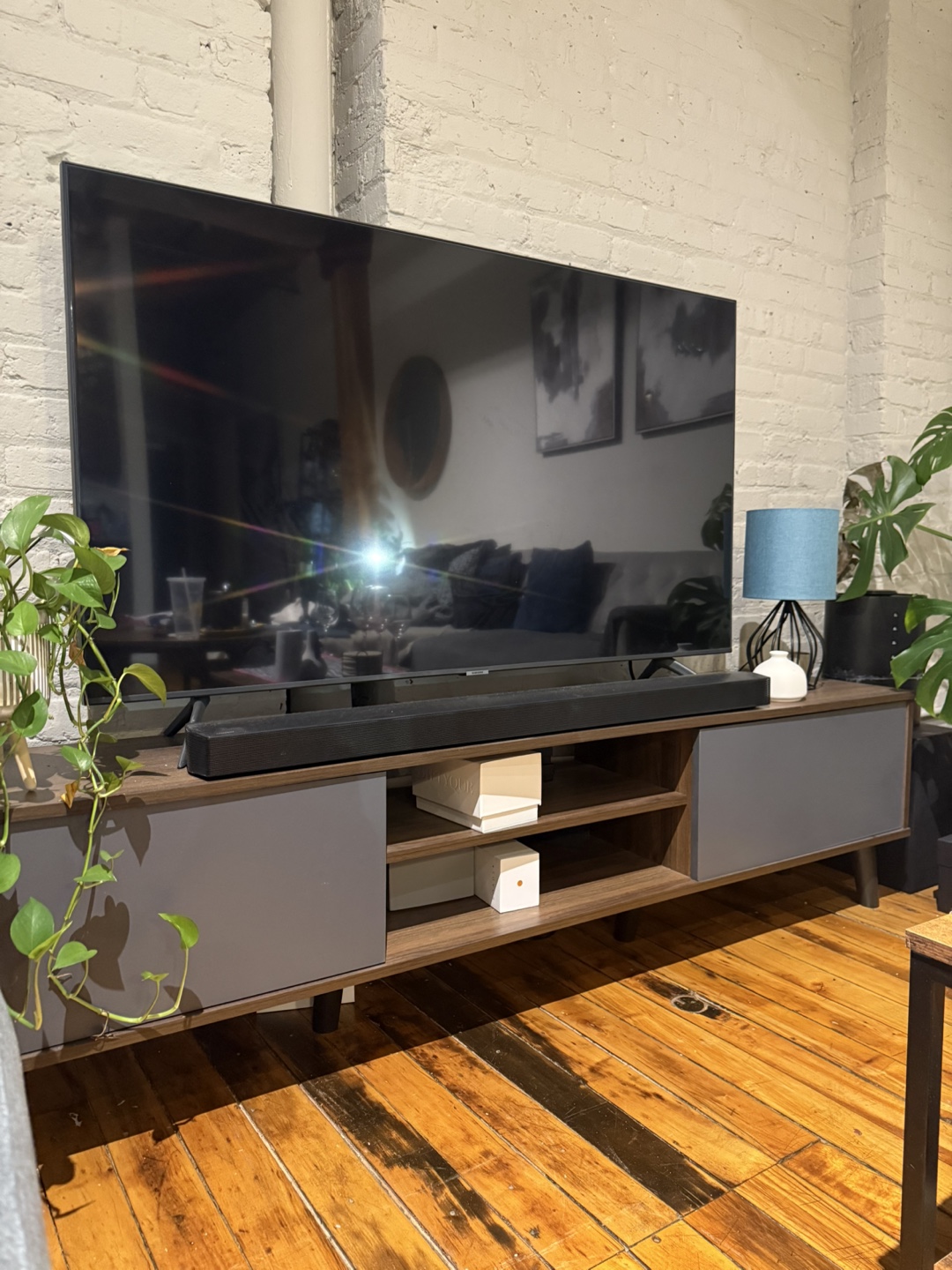 55” Samsung smart TV with tizen 4k UHD