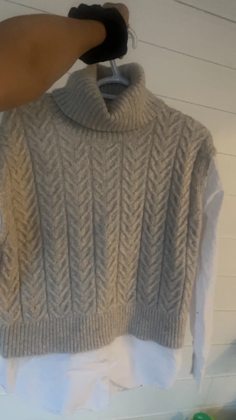 Women's Grey Cable Knit Sleeveless Sweater Vest thumbnail