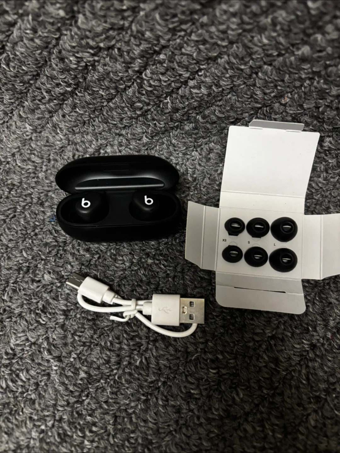 Beats Solo Buds Wireless Earbuds thumbnail