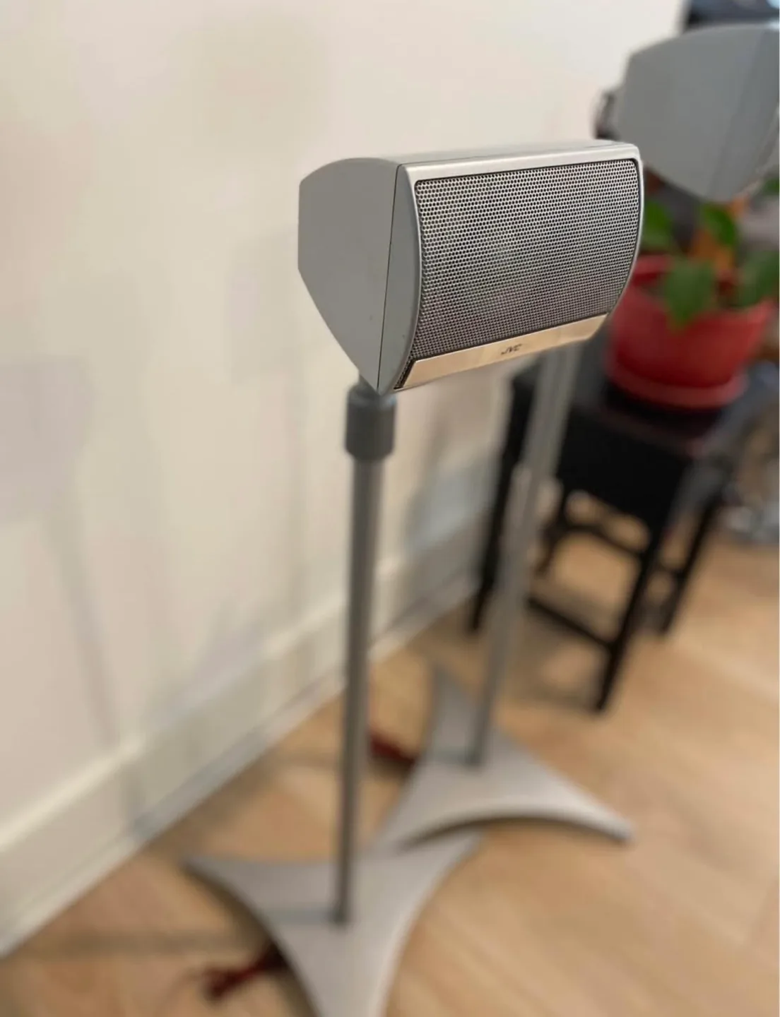JVC SATELLITE SPEAKERS AND METAL STANDS image indicator(3)