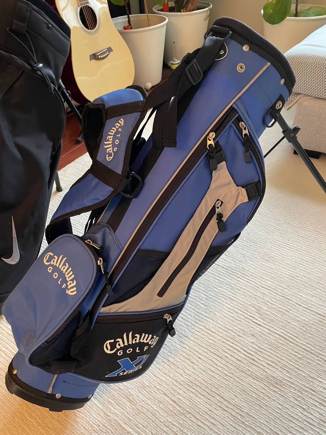 Callaway XJ & Nike UltraLite Junior Golf Bags (30” High) image indicator(6)