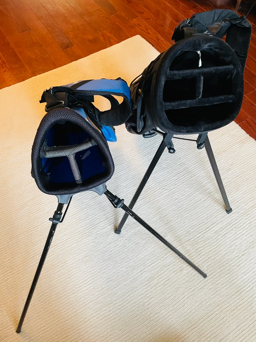 Callaway XJ & Nike UltraLite Junior Golf Bags (30” High) image indicator(3)