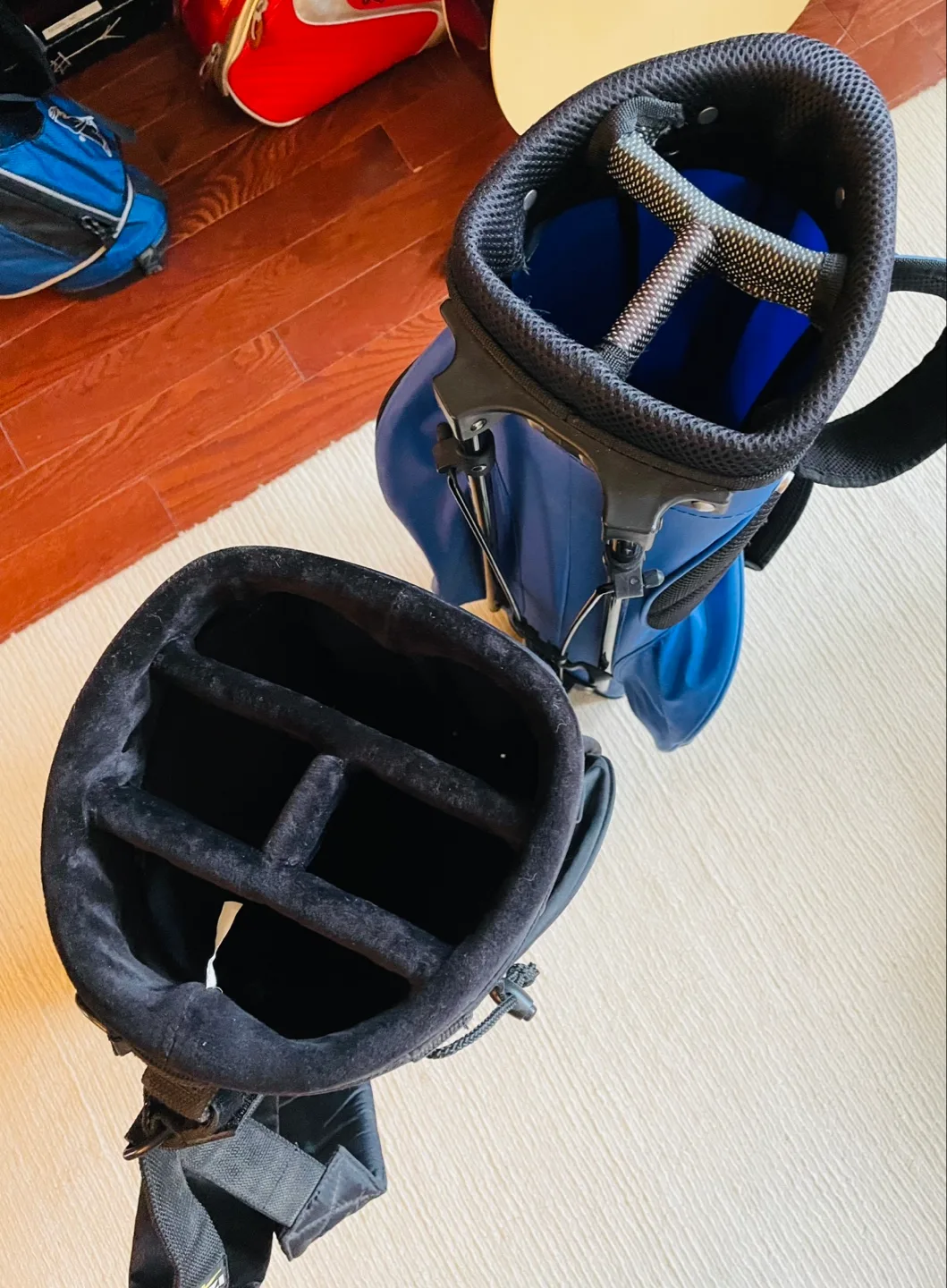 Callaway XJ & Nike UltraLite Junior Golf Bags (30” High) image indicator(4)