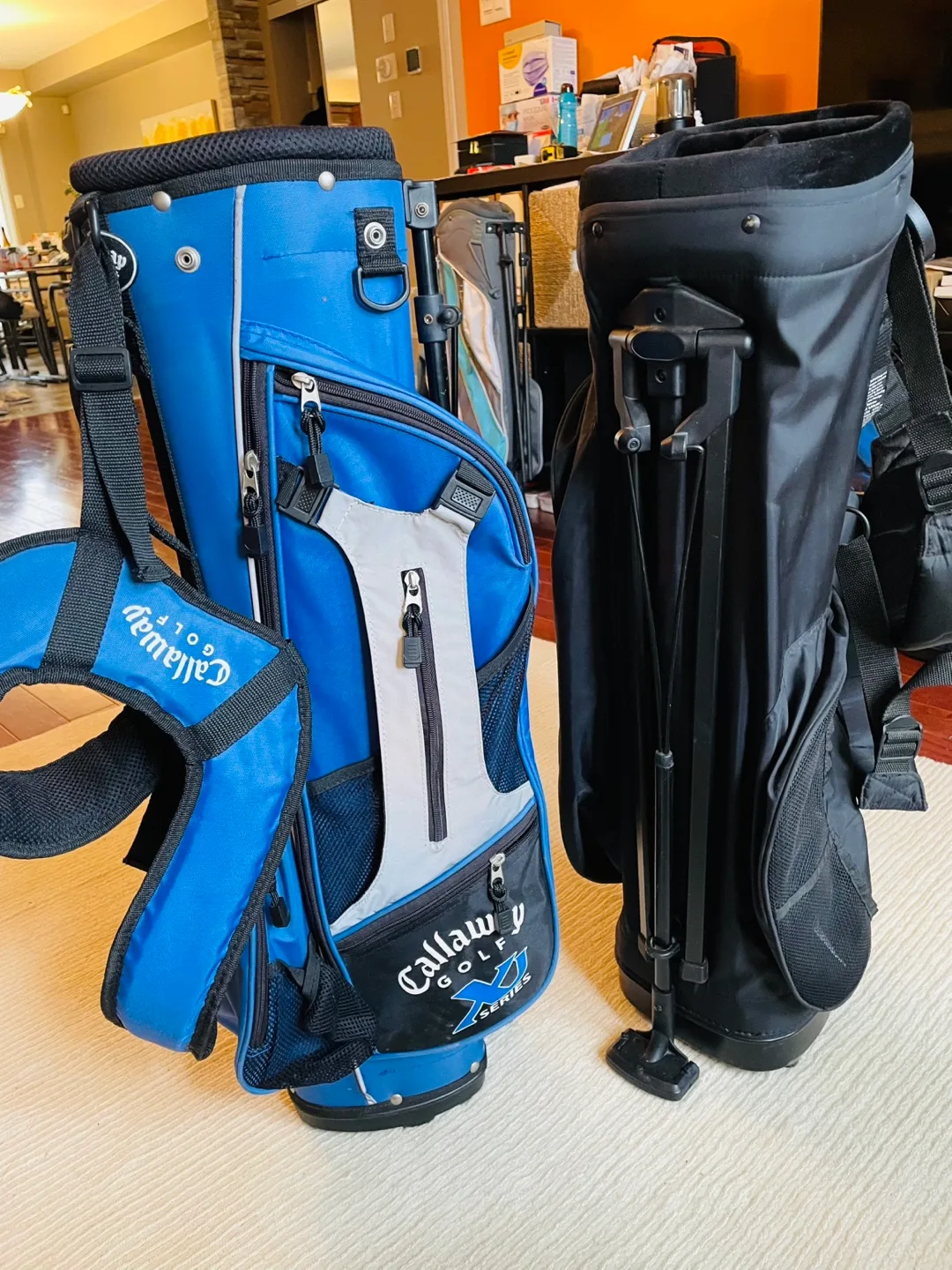 Callaway XJ & Nike UltraLite Junior Golf Bags (30” High) image indicator(2)