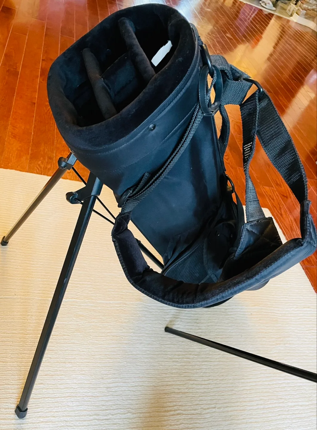 Callaway XJ & Nike UltraLite Junior Golf Bags (30” High) image indicator(9)