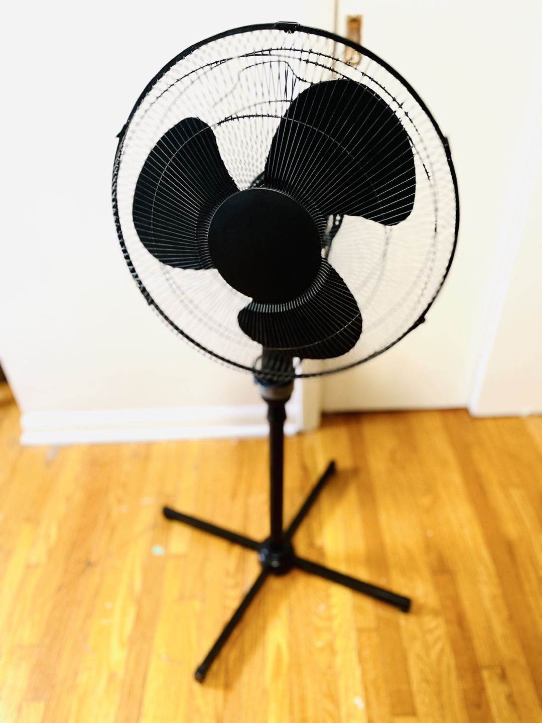 Stand Fan — Adjustable Height, 3 Blades - photo 2