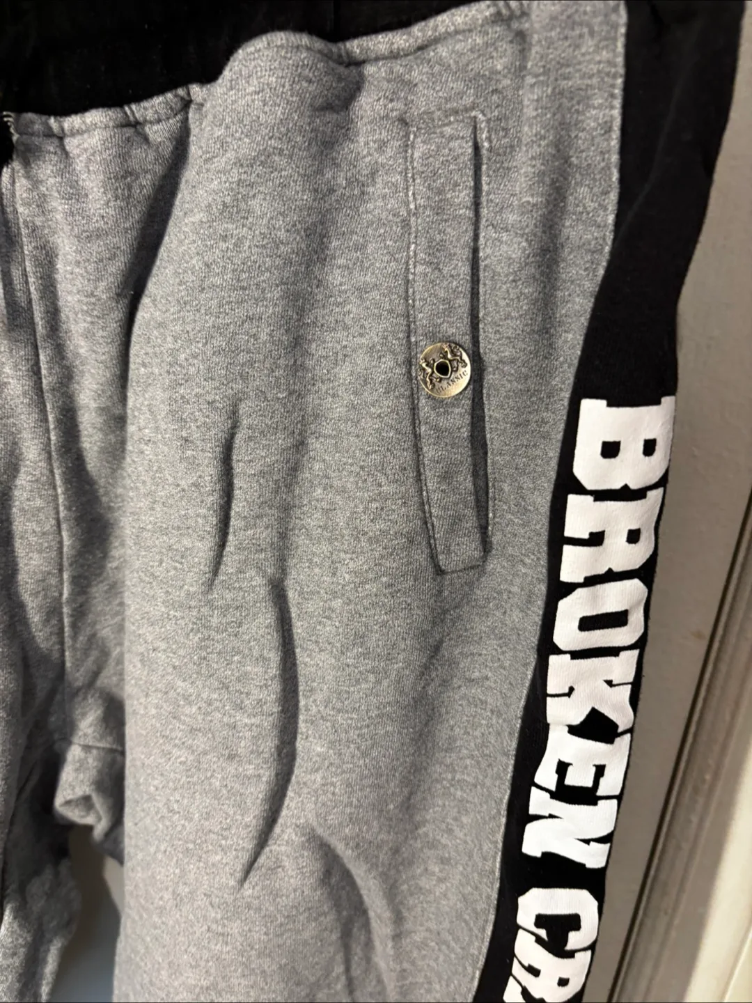 Sneaky Urban Chic Joggers Size XL - Cool Sweat Pants image indicator(2)