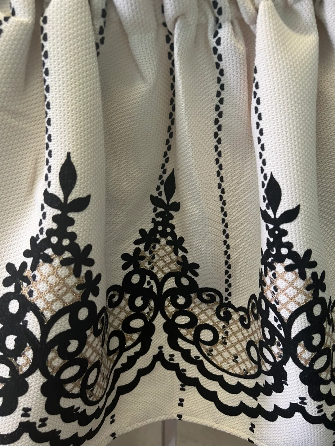 Cream & Black Lace-Print Pleated Skirt image indicator(3)