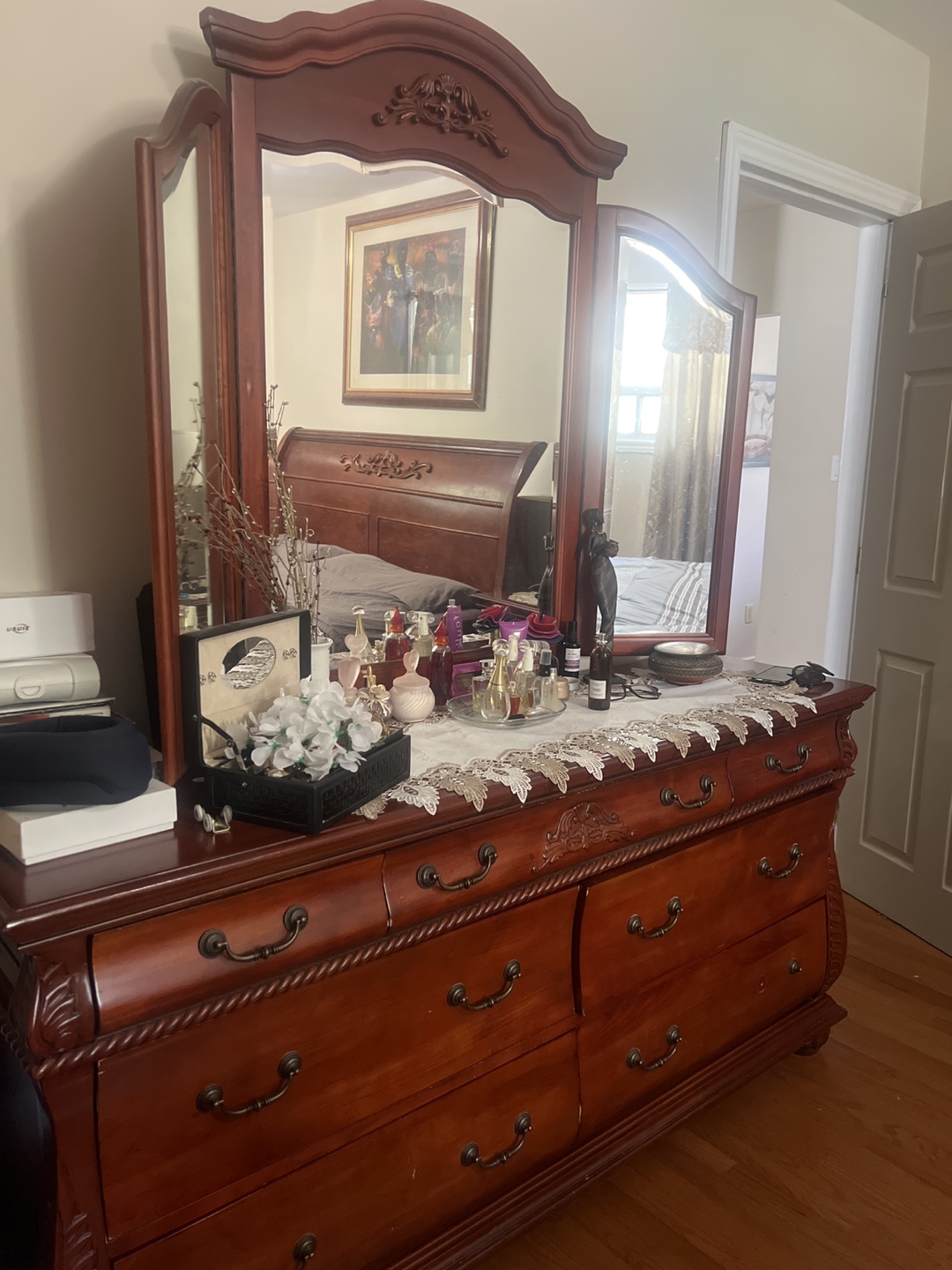 Elegant Wooden Bedroom Set - photo 2