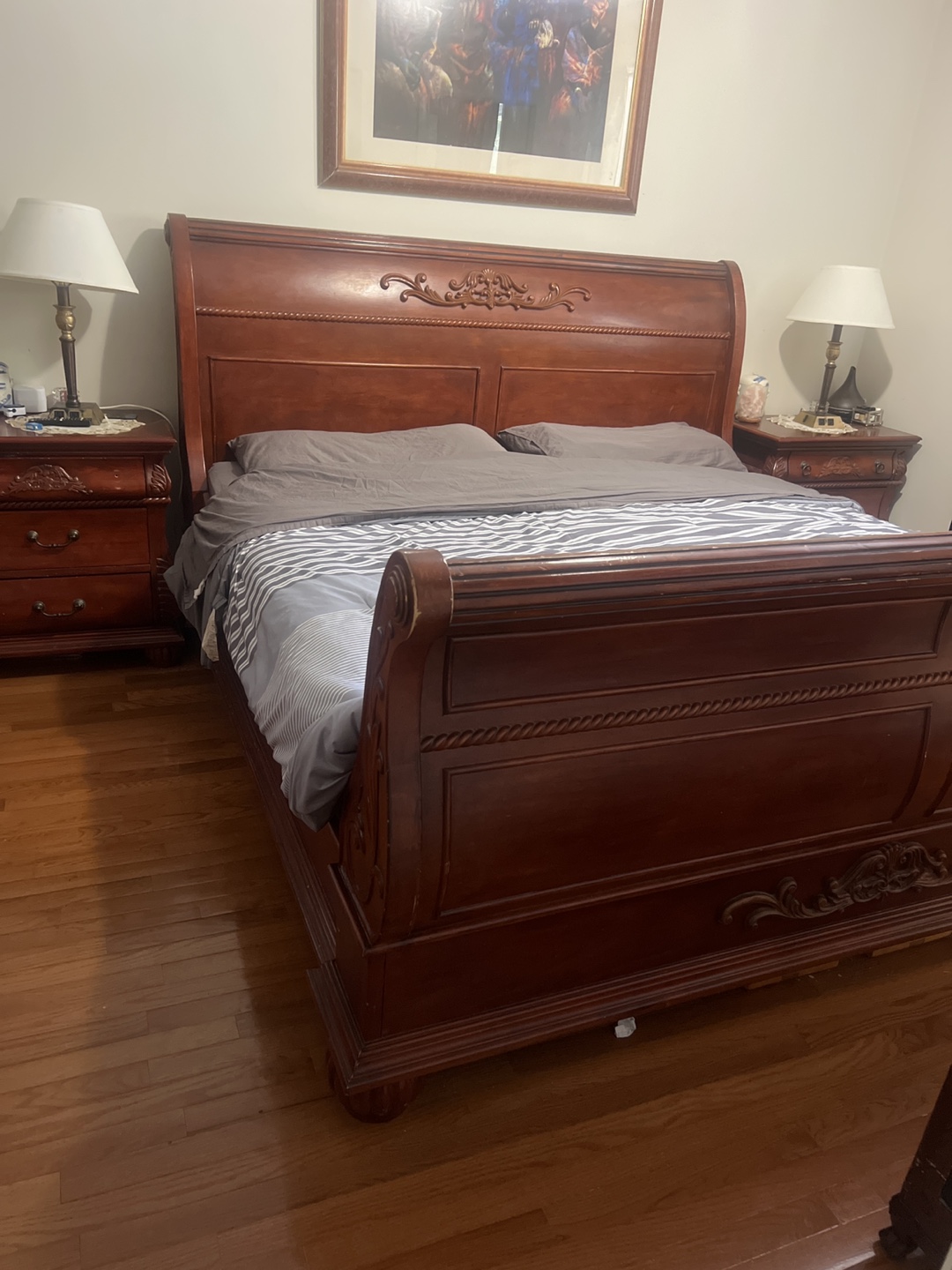 Elegant Wooden Bedroom Set