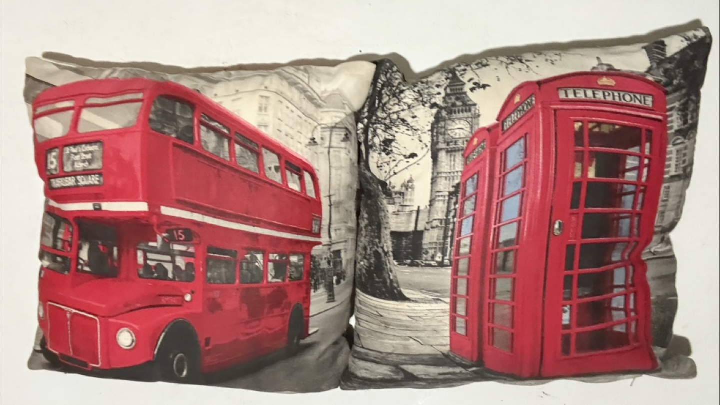 London-themed cushions Set of 2