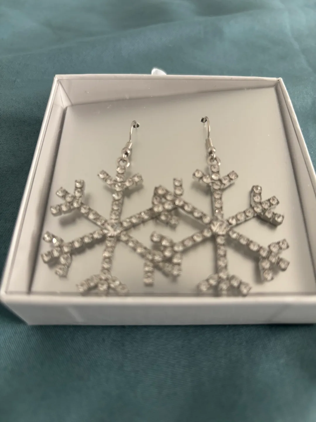 Rhinestone Snowflake Dangle Earrings image indicator(2)
