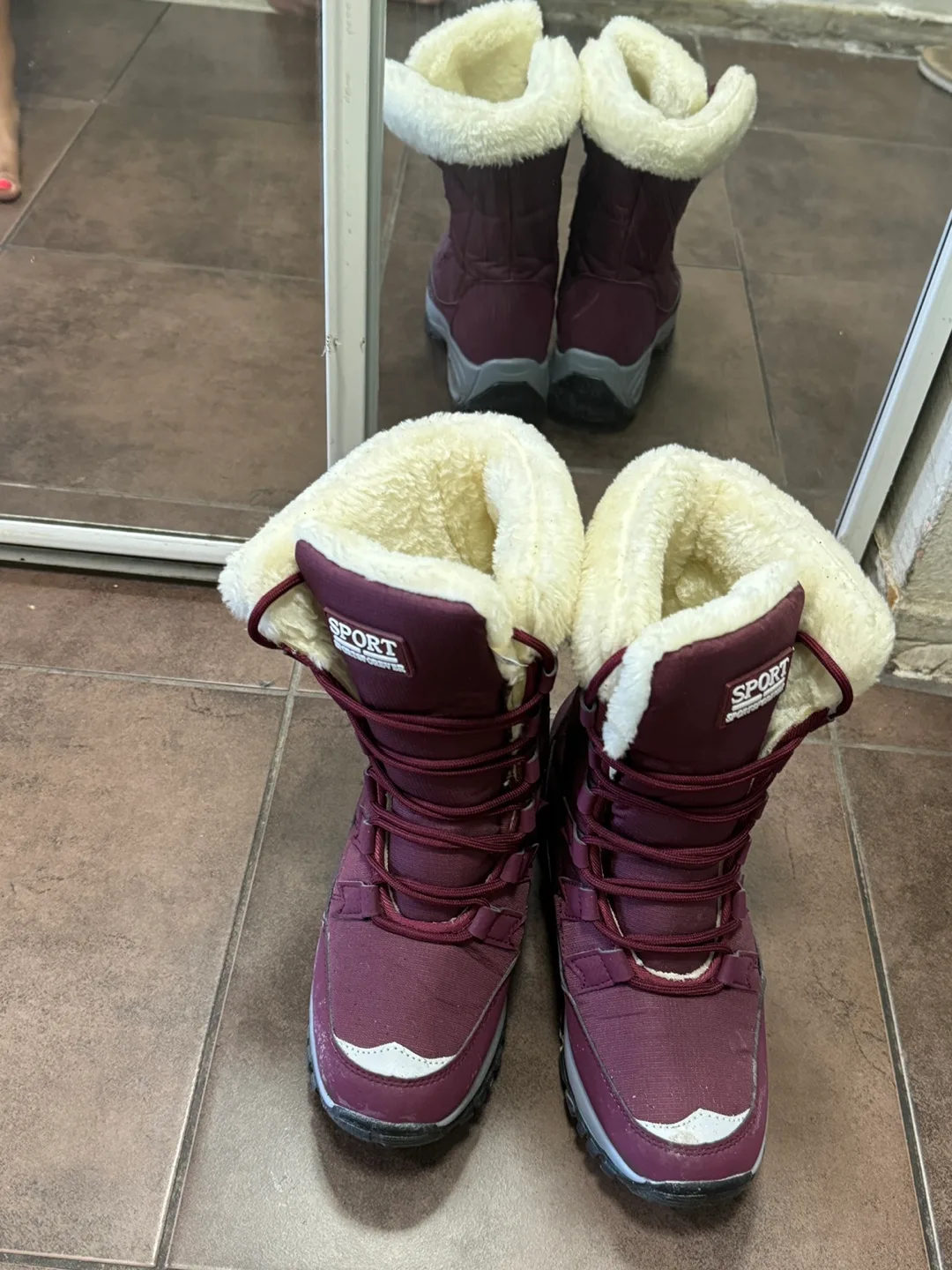 Free‼️Women's Burgundy Winter Boots - 38 collect today only thumbnail