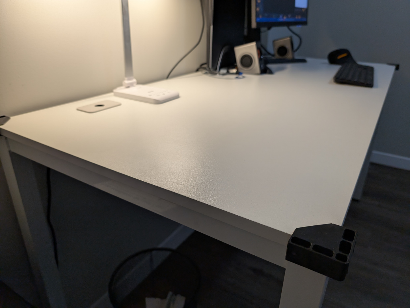 55" comercial grade desk for home or office. 140cm - photo 3