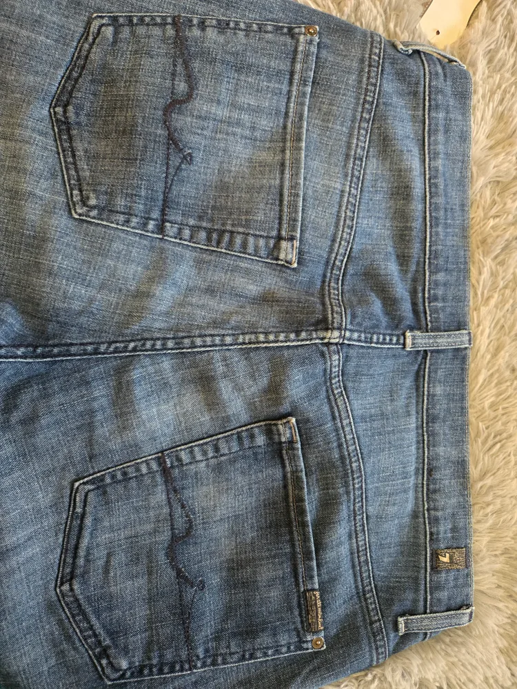 7 For All Mankind The Straight Jeans image indicator(3)