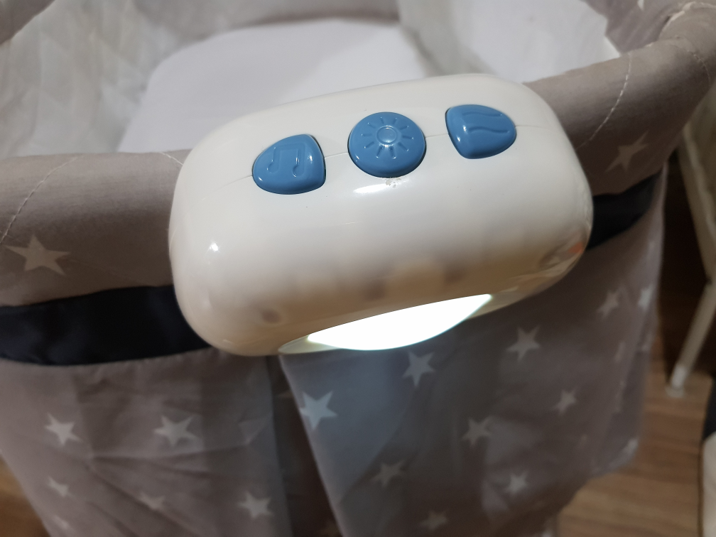 Baby Bassinet with Storage - photo 4