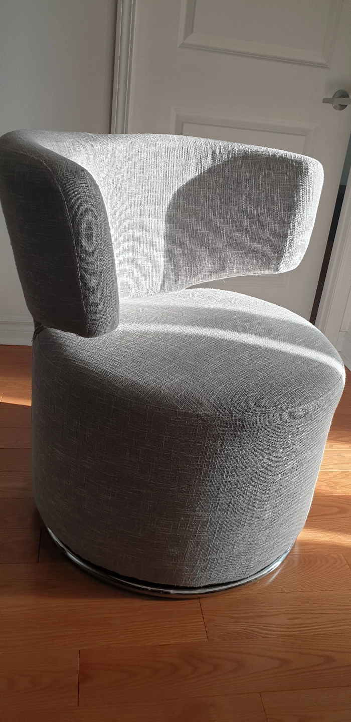 used structube accent chair - photo 3