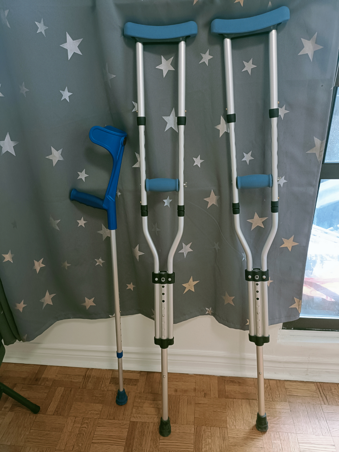 Pair of Adjustable Crutches & Forearm Crutch - photo 2