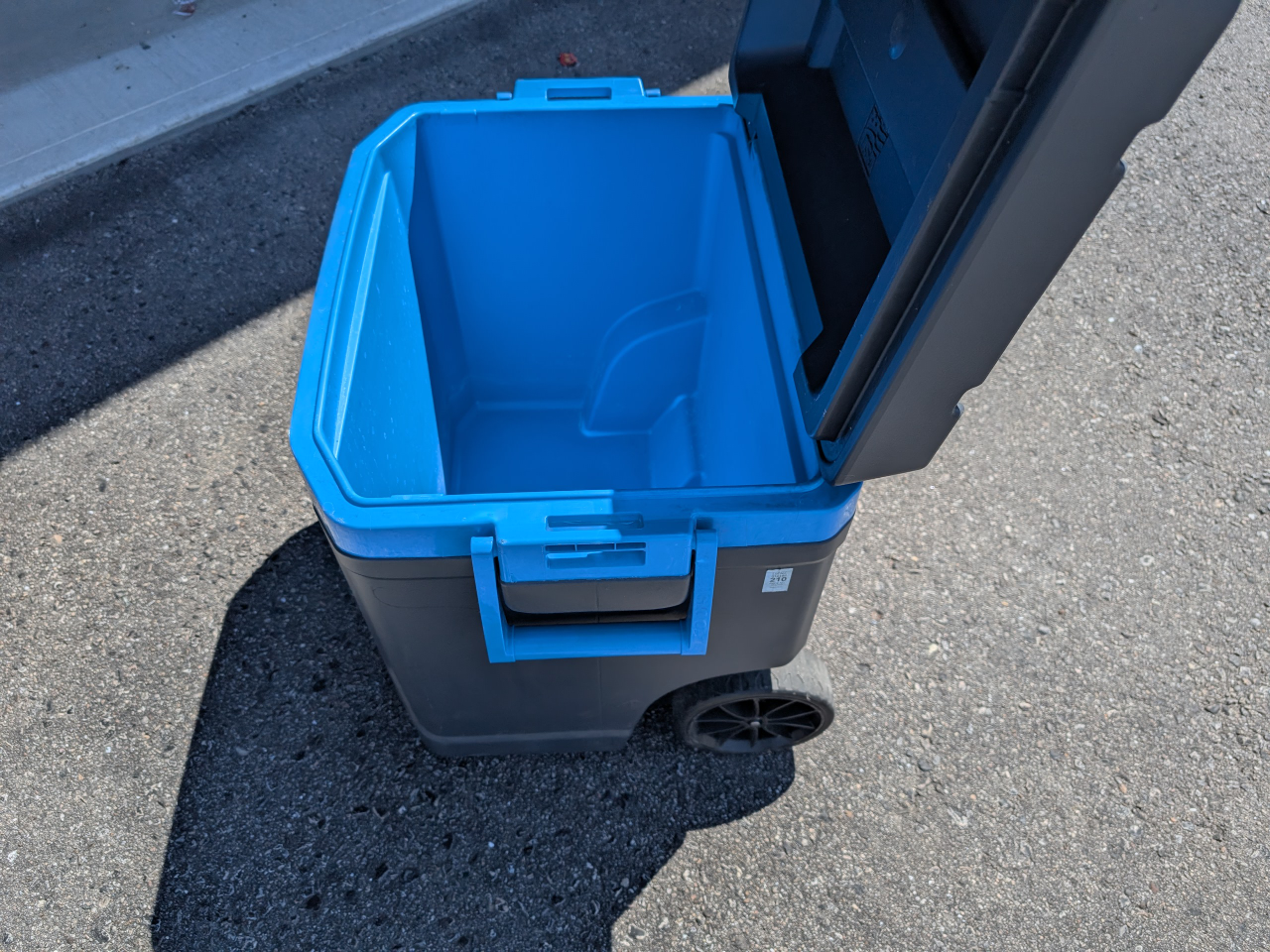 Igloo 120 Can Rolling Cooler - photo 4