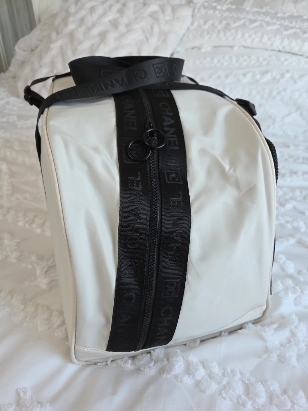 Chanel Off-White Travel Bag image indicator(5)