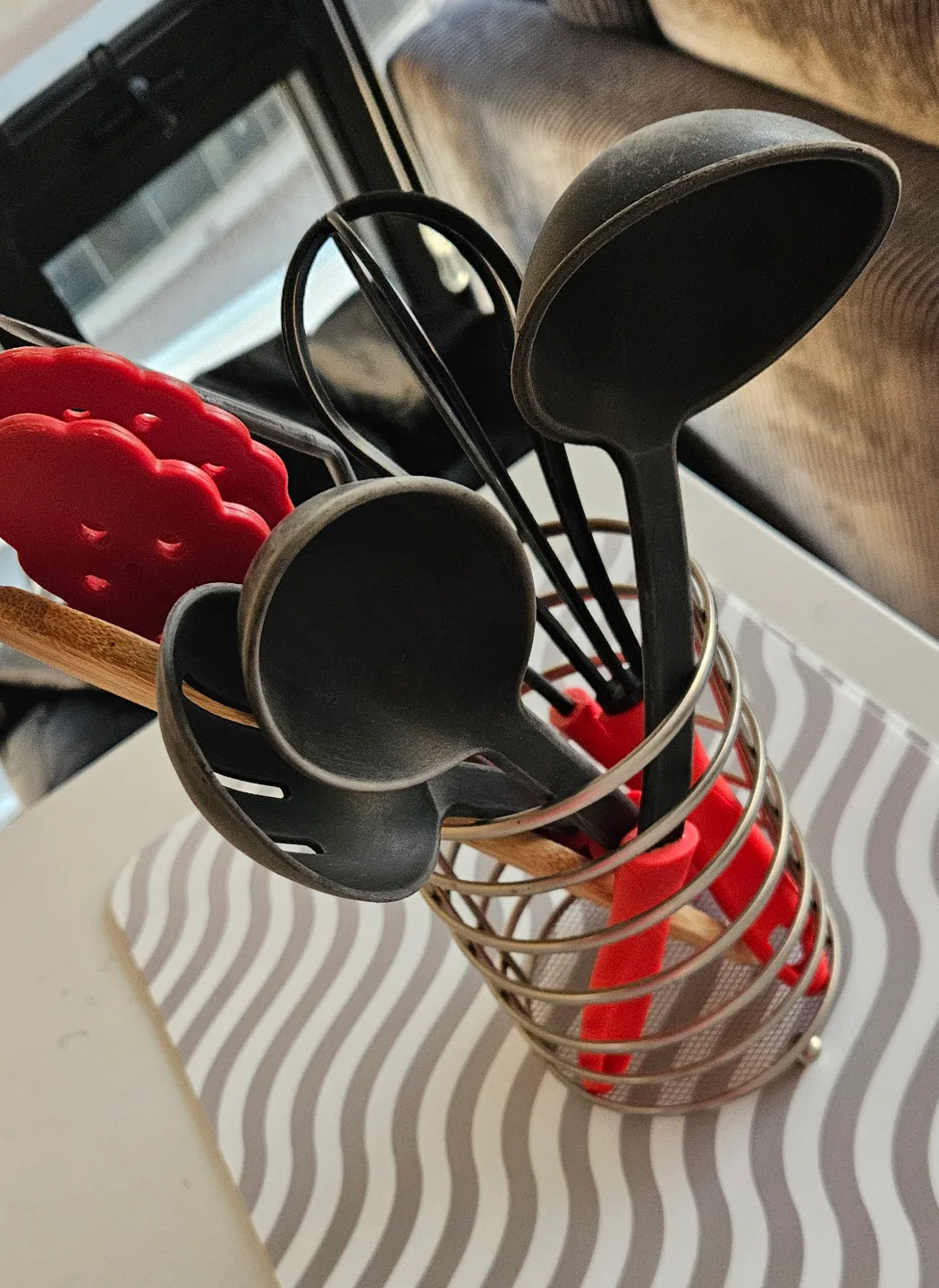 Set of Kitchen Utensils with Holder thumbnail