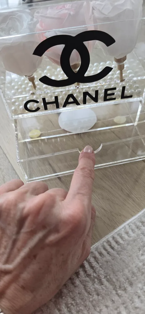 jewelry box with roses and pearls image indicator(3)