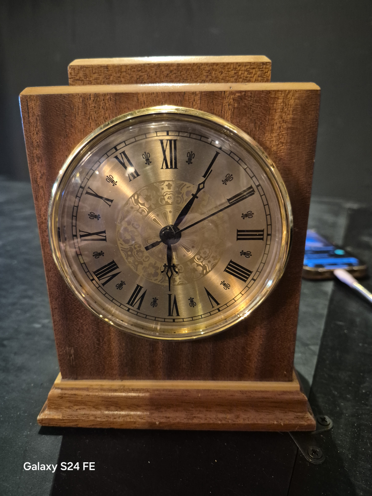 Vintage Wood & Brass Mantel Clock – Mid-Century Style