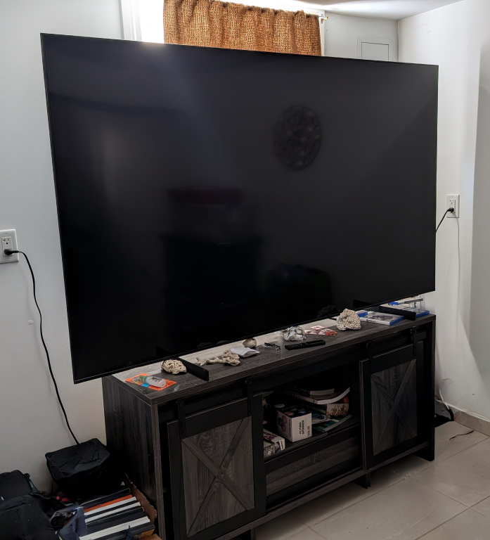 Huge Smart TV 80" Samsung Google TV